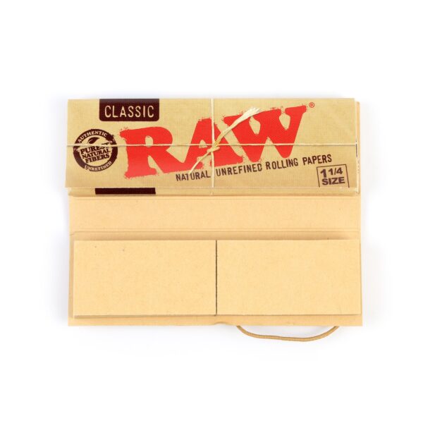 RAW Classic Connoisseur 1 1/4 (78mm) Rolling Papers + Tips