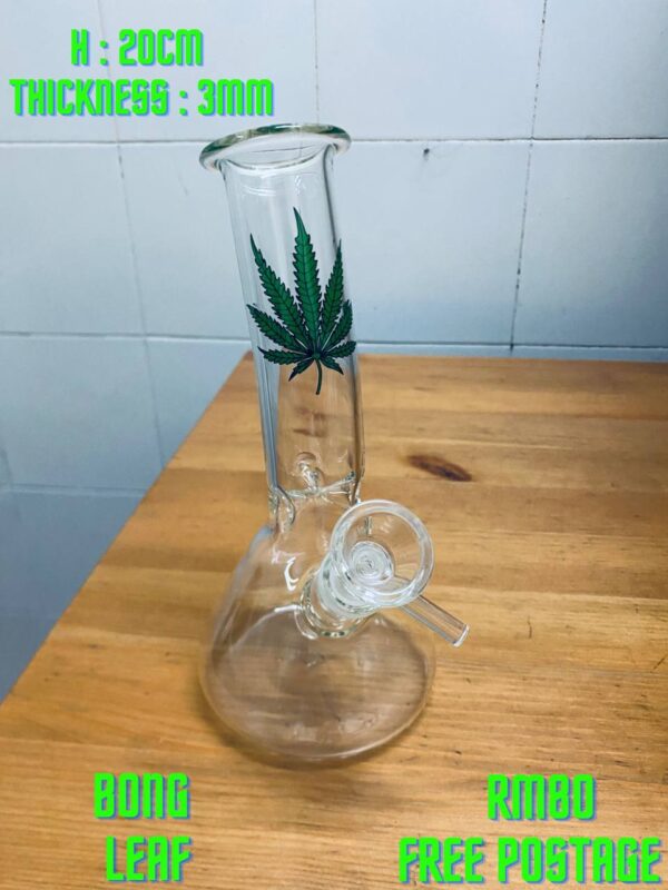 GLASS BONG LEAF 20CM